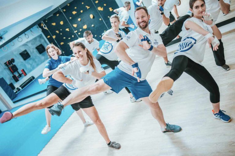 MKDEMY in Saarbrücken und Saarlouis, WING Tsun - Schlagen, treten, richtig auspowern! Ganzkörpertraining, das reinhaut!