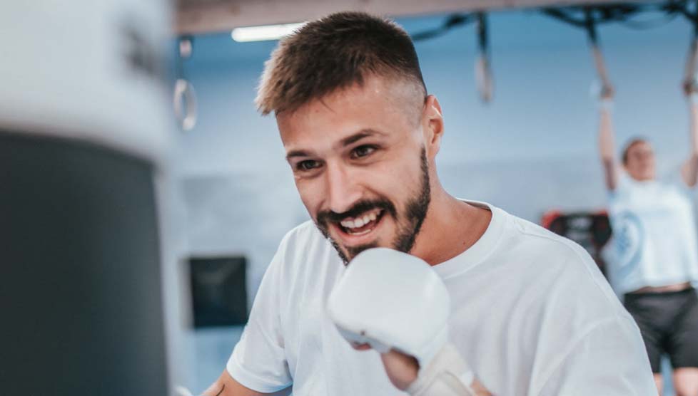 MKDEMY in Saarbrücken und Saarlouis, WING Tsun - Schlagen, treten, richtig auspowern! Ganzkörpertraining, das reinhaut!