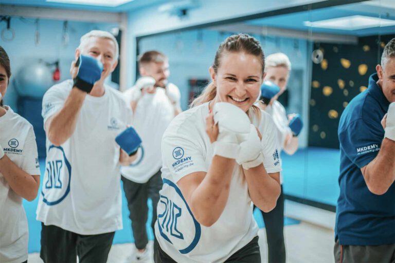 MKDEMY in Saarbrücken und Saarlouis, WING Tsun - Schlagen, treten, richtig auspowern! Ganzkörpertraining, das reinhaut!